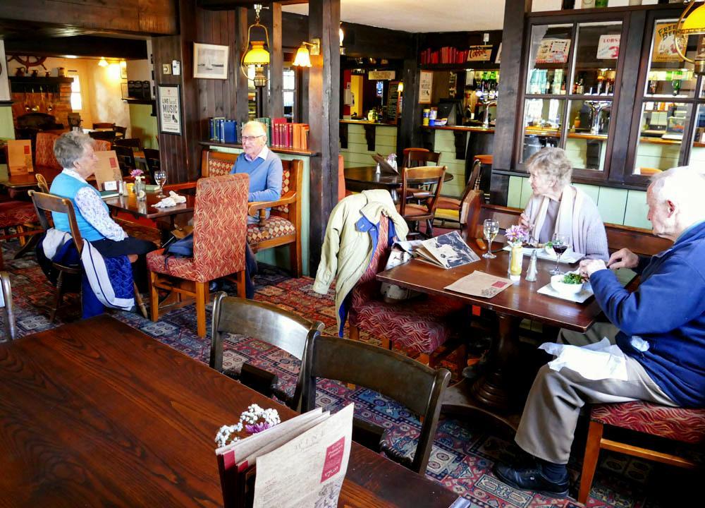The Crab And Lobster Inn ベンブリッジ エクステリア 写真